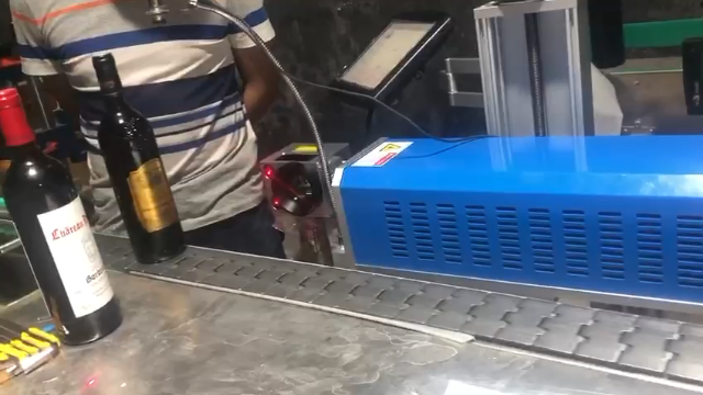 Fotograma del video Láser 2